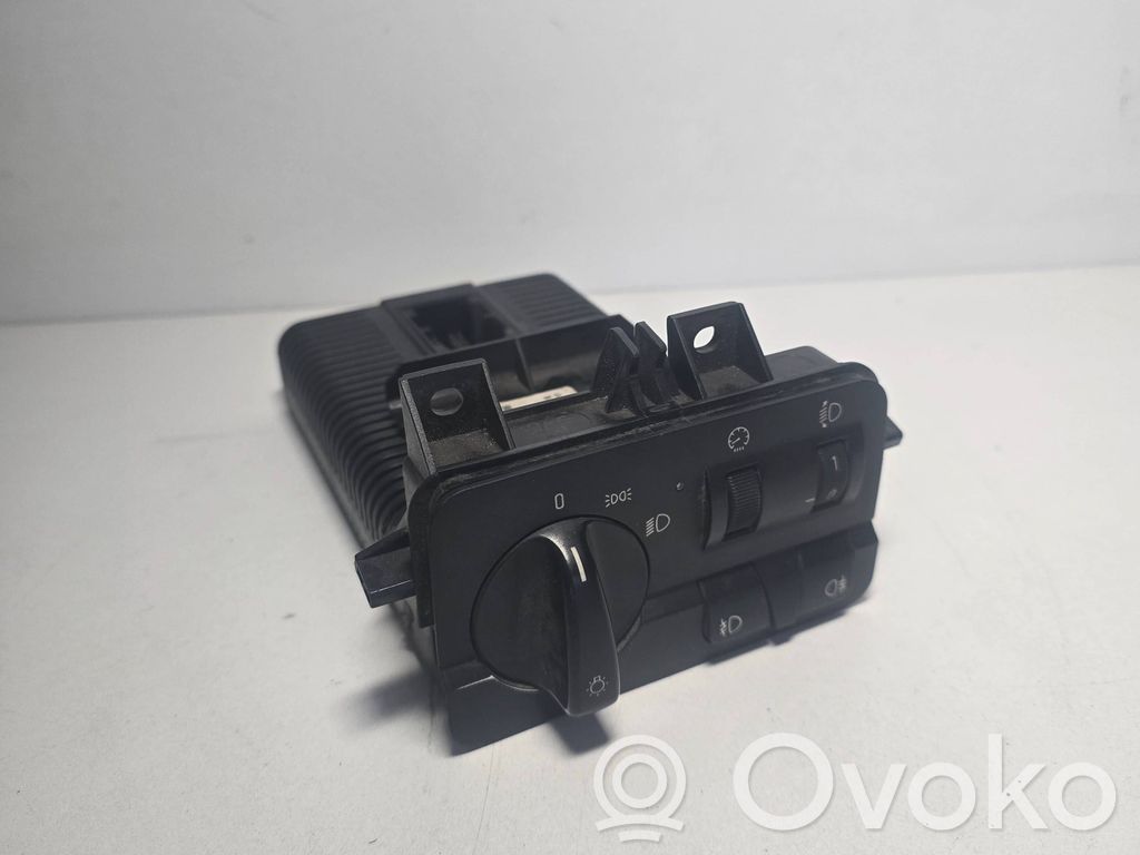 Light switch   61314108586
