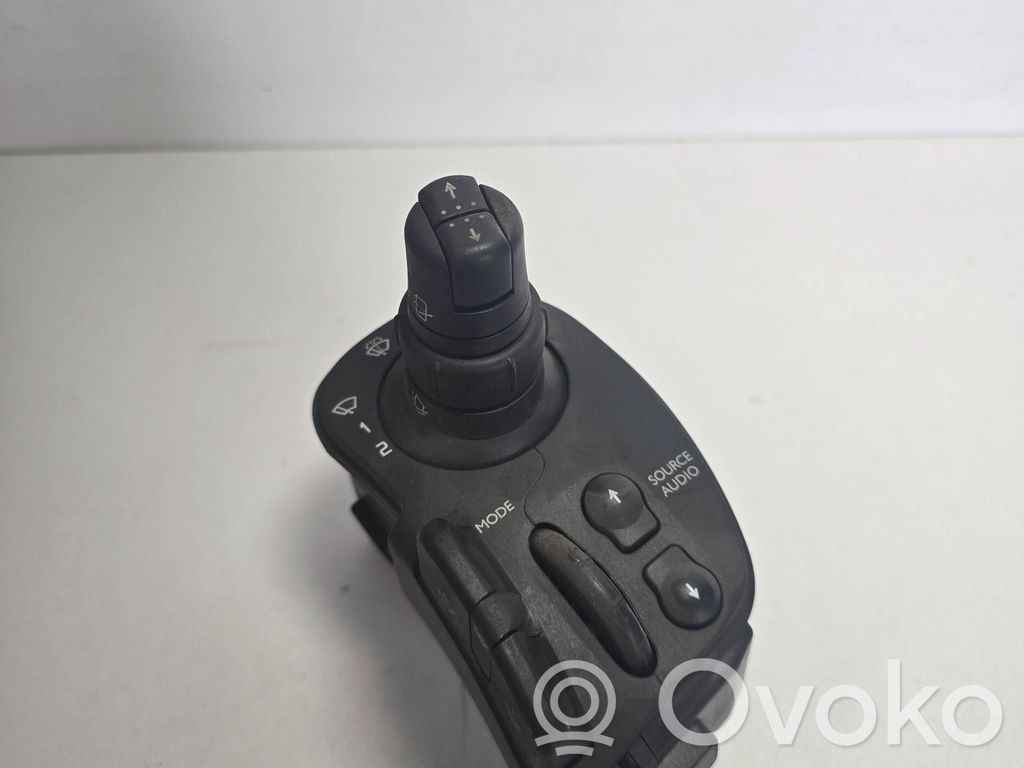 Renault Clio III Wiper control stalk 