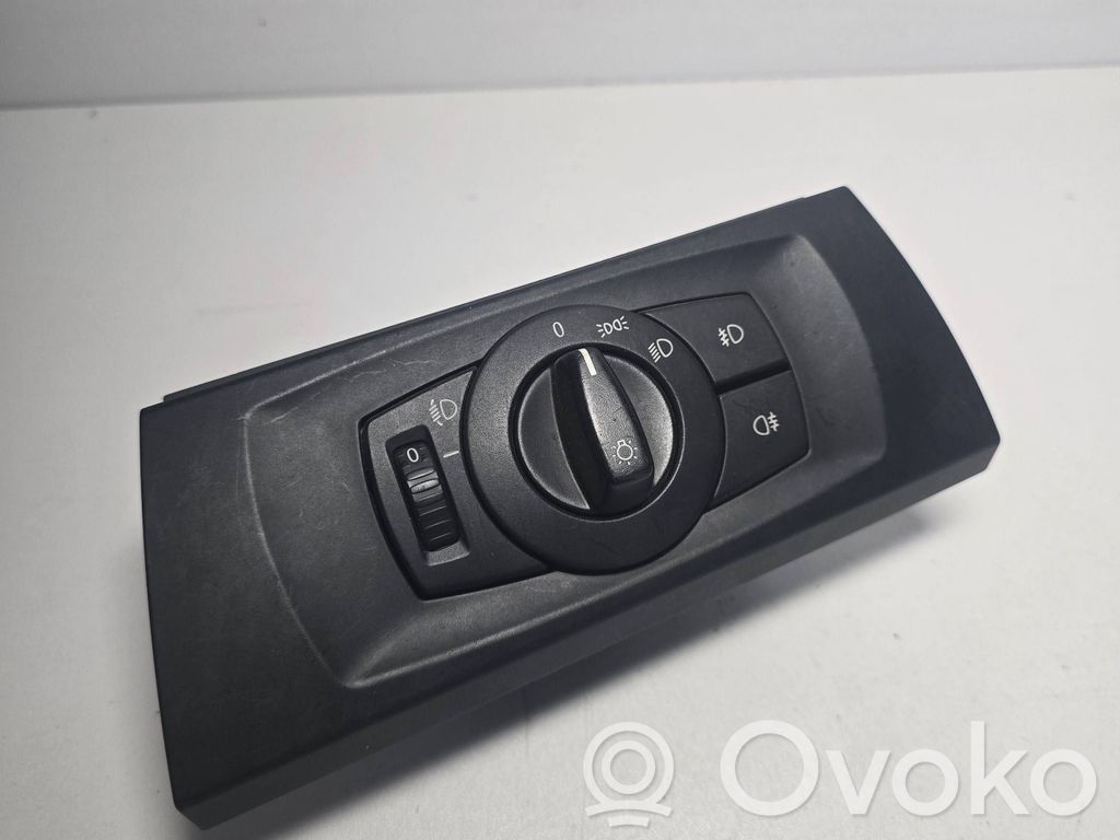 Light switch   6938703