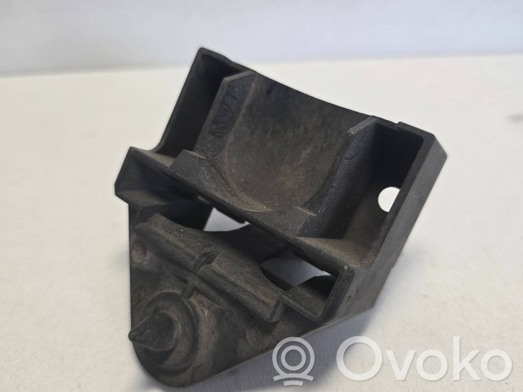 Radiator mount bracket   1723337