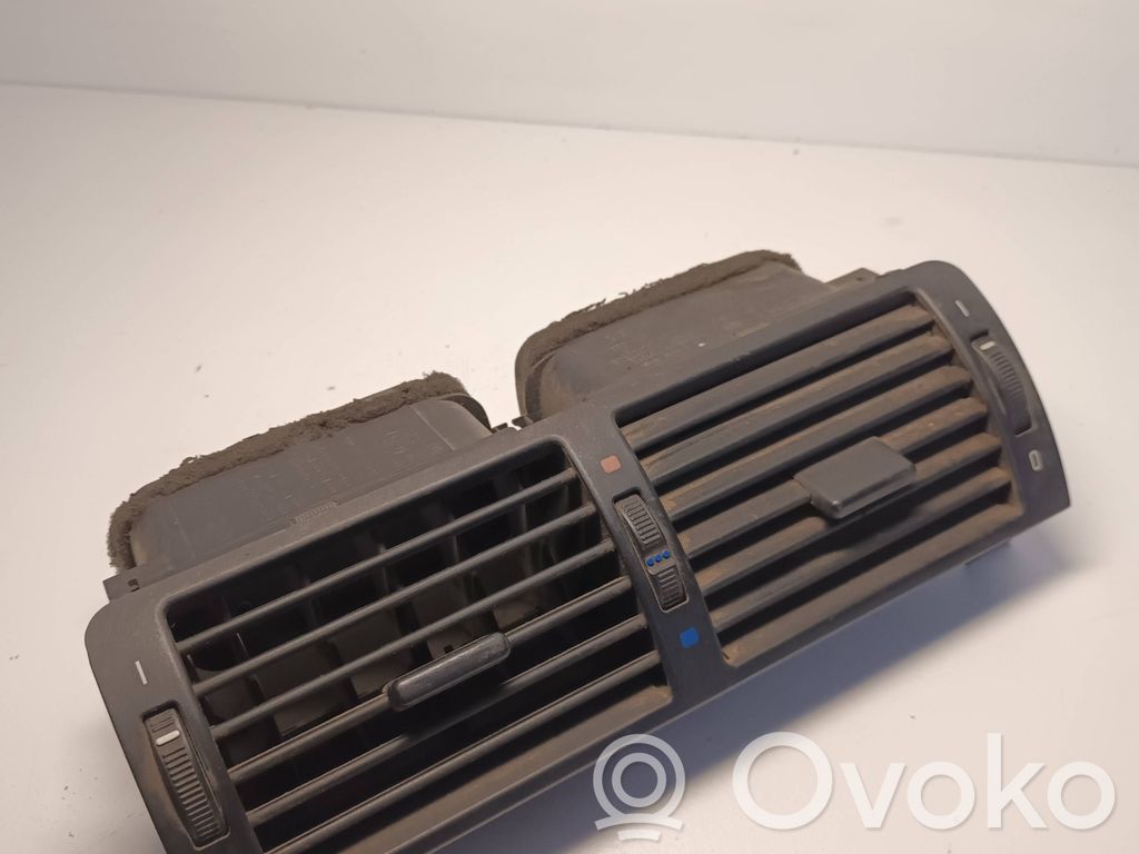 BMW 3 E46 Centrinės oro grotelės 