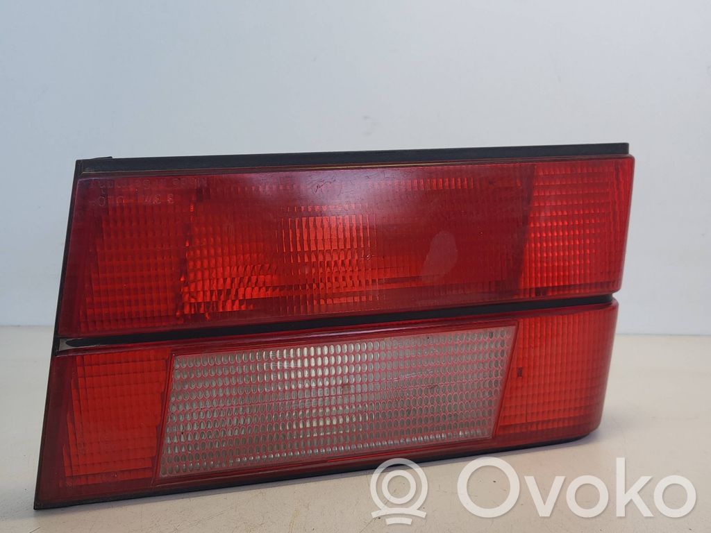 BMW 5 E34 Galinis žibintas dangtyje 
