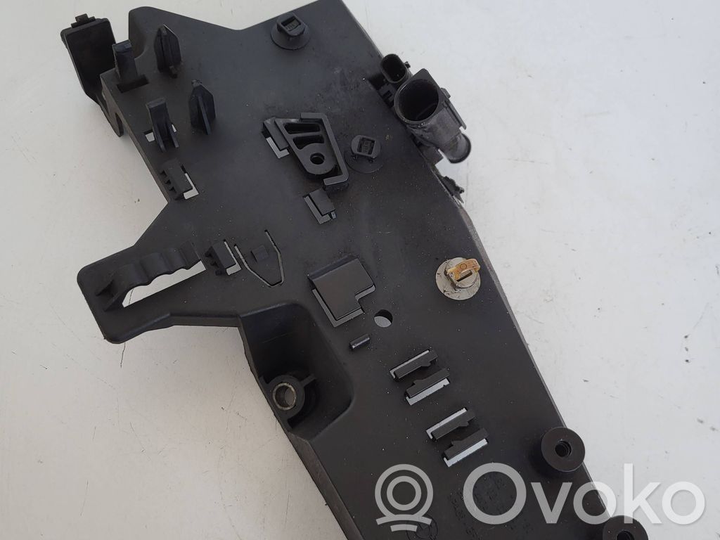 Sonstiges Einzelteil Motorraum   7810180