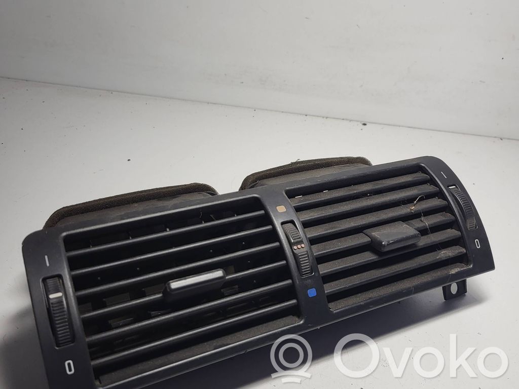 BMW 3 E46 Centrinės oro grotelės 