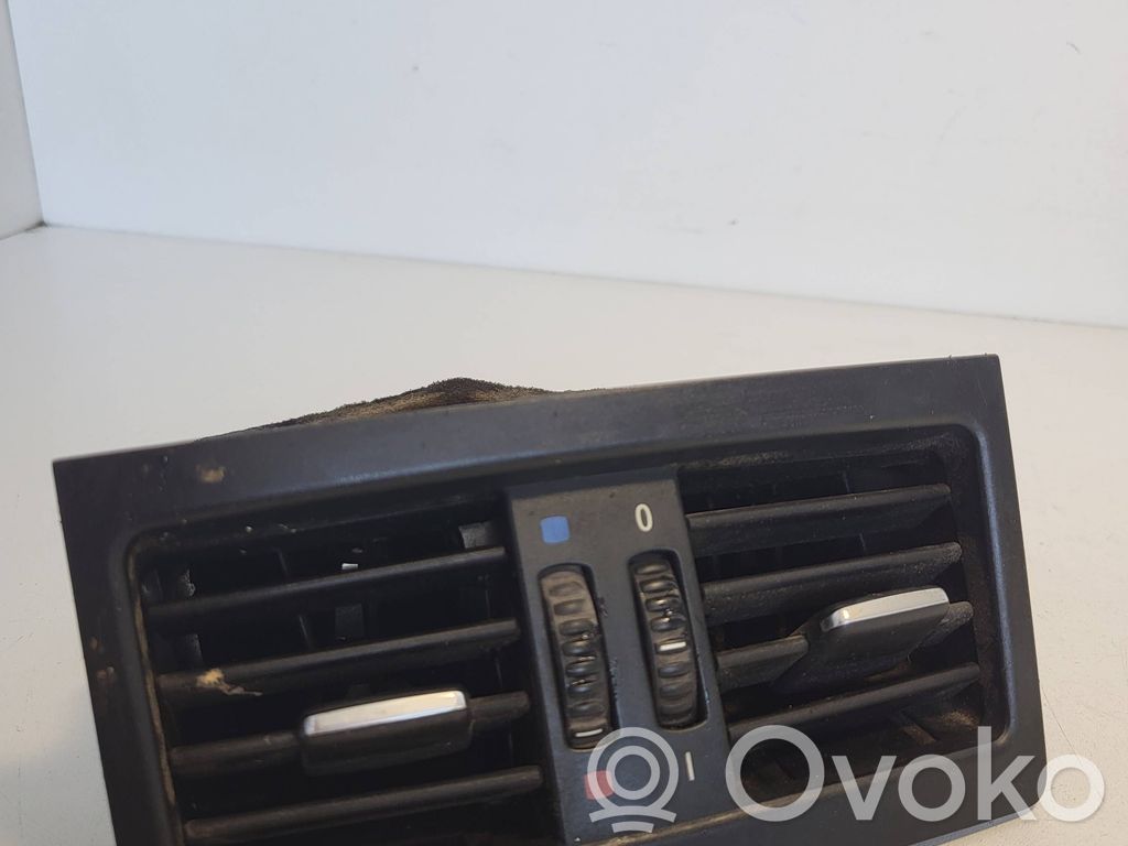 BMW 5 E60 E61 Rejilla de ventilación trasera 