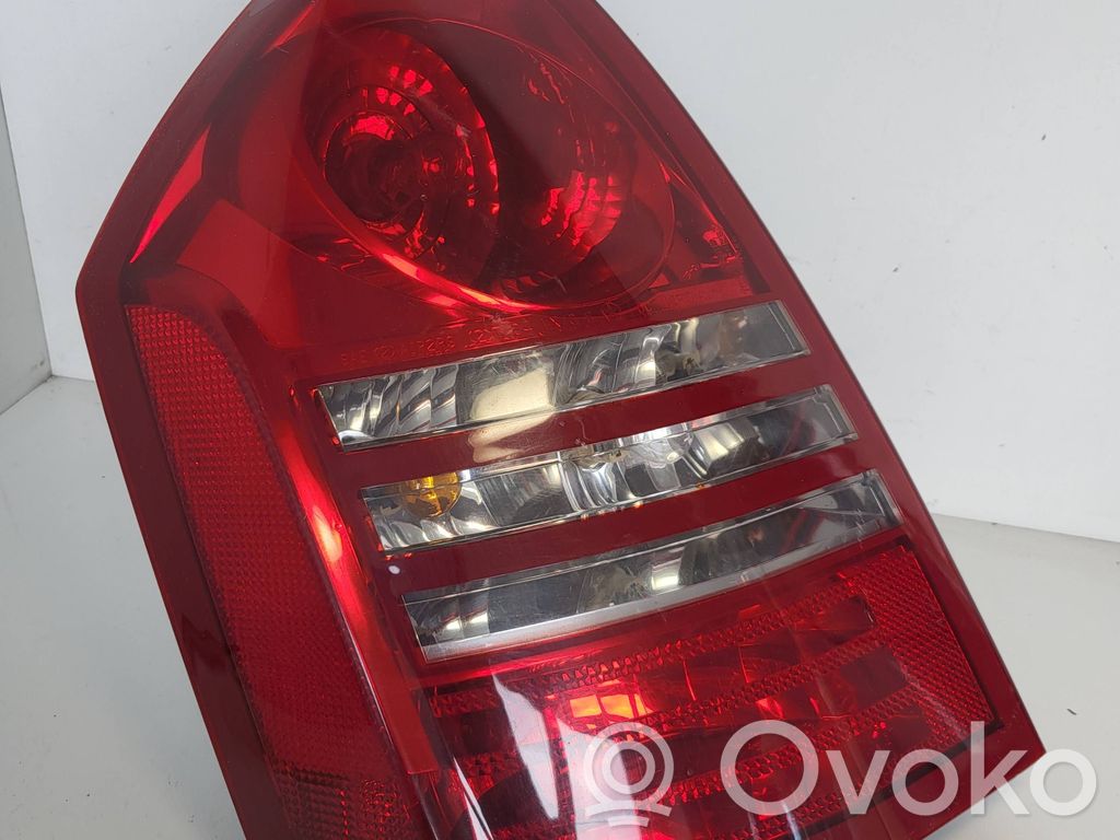 Chrysler 300 - 300C Задний фонарь в кузове 