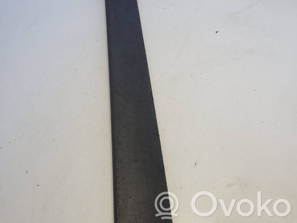 Moldura de la guantera   8213993
