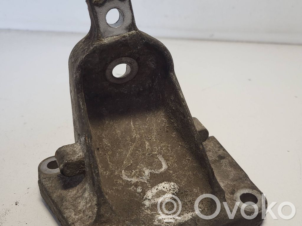 BMW 5 E39 Engine mounting bracket 