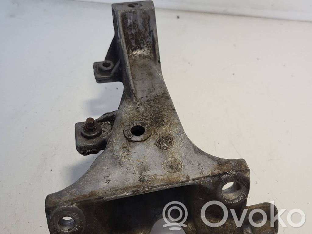 BMW 3 E36 Engine mounting bracket 