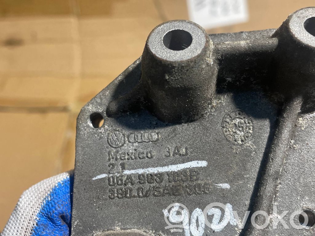 Volkswagen Touran I Engine mounting bracket 