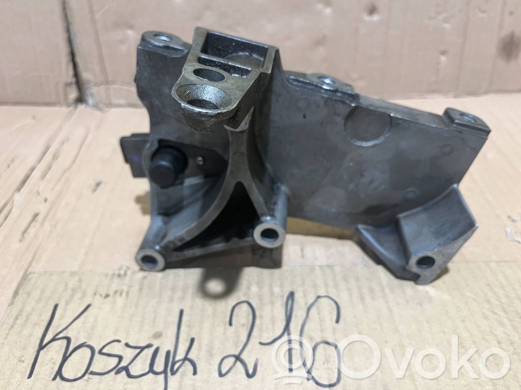 Renault Kangoo II Engine mounting bracket 