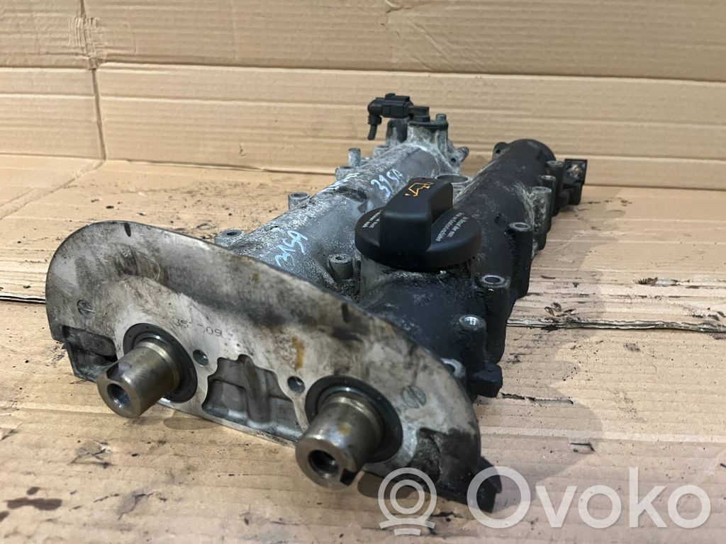 Volkswagen Golf V Rocker cam cover 