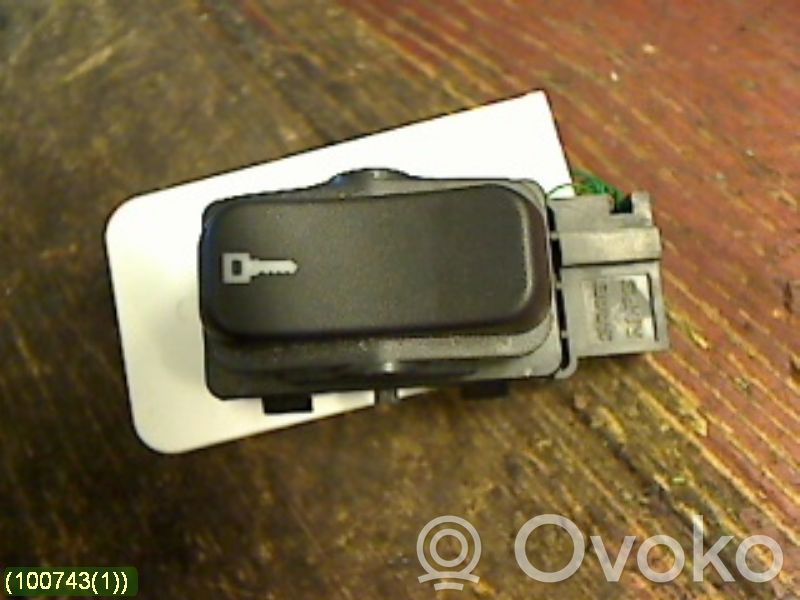 Central locking switch button   4617593,W445KALPS
