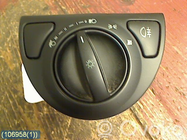 Light switch   12786134