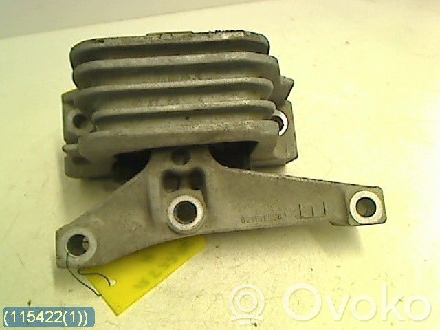 Peugeot 207 Engine mounting bracket 