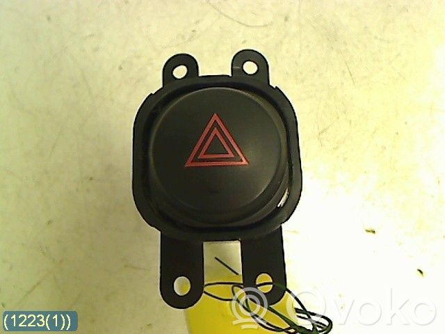 Nissan Navara D40 Botón interruptor de luz de peligro 