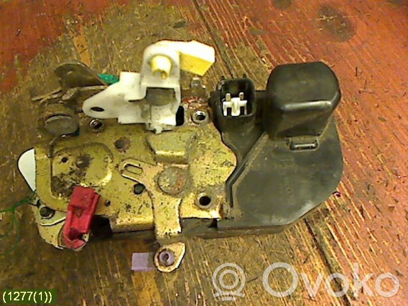 Chrysler Sebring (ST-22 - JR) Front door lock 