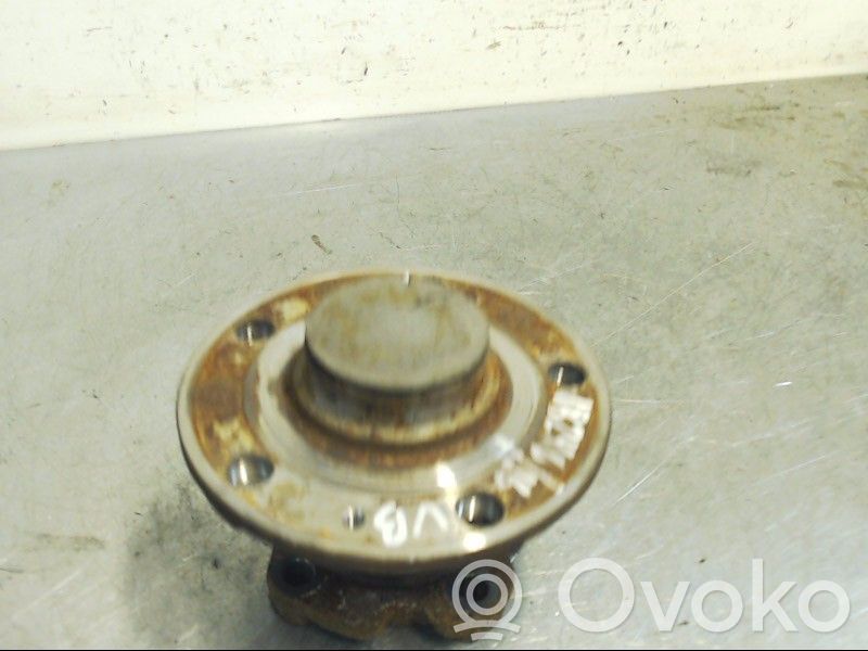 Moyeu de roue arrière   8V0598611A