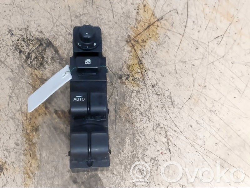 Mazda 3 III Electric window control switch 