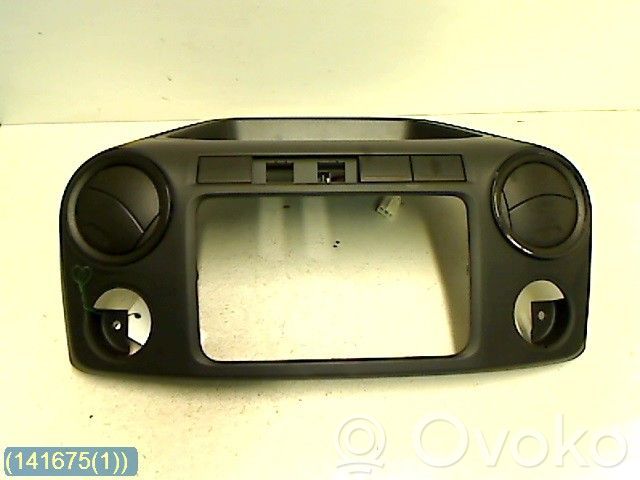 Volkswagen Amarok Moldura de la unidad delantera de radio/GPS 