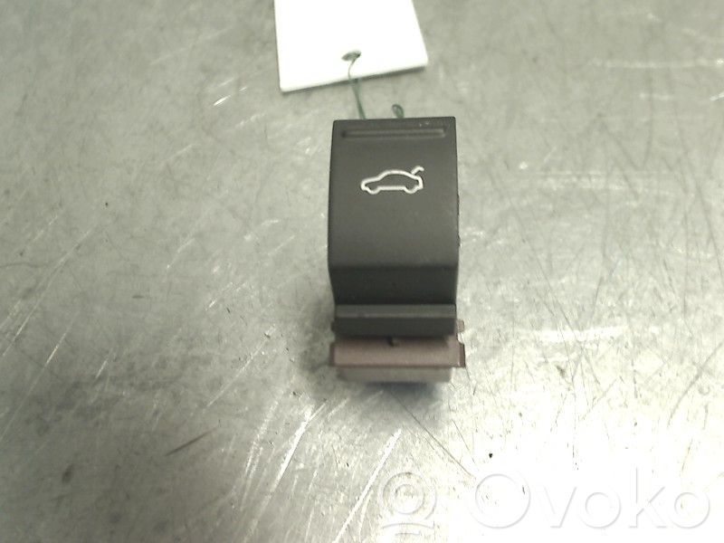 Tailgate/boot open switch button   3AA959831,BITRON,3AA959831