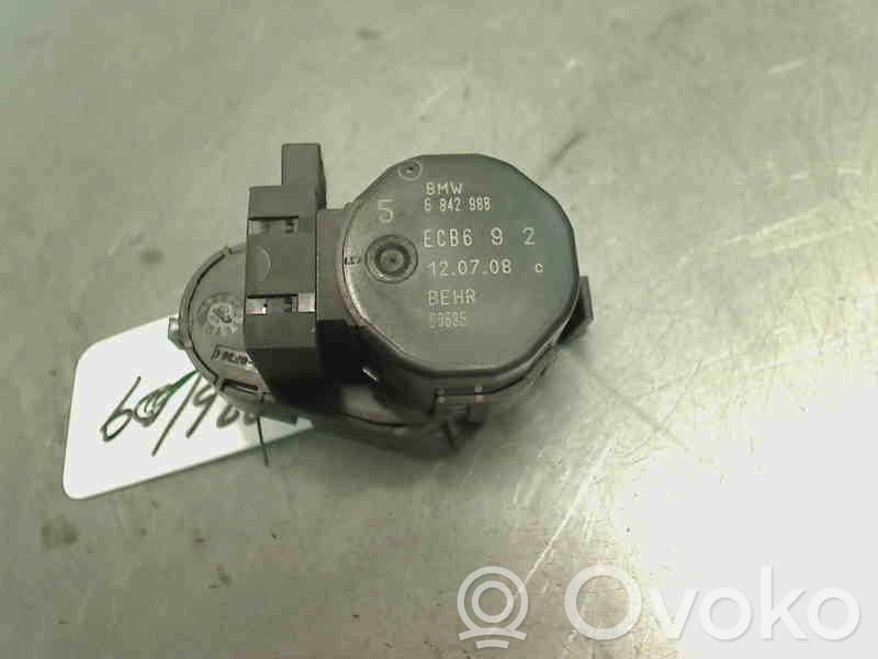 BMW 5 E60 E61 Motor/activador trampilla del aire acondicionado (A/C) 