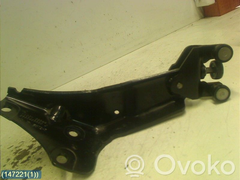 Citroen Berlingo Front door lower hinge 