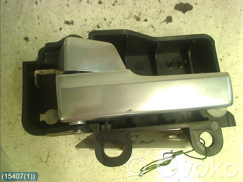 Manecilla interna puerta delantera   8M51R22601AA,SATINKROM