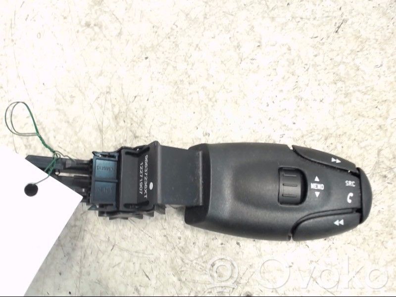 Peugeot 5008 Steering wheel buttons/switches 