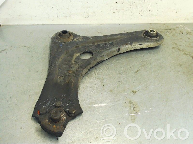 Peugeot 208 I Braccio di controllo sospensione anteriore inferiore/braccio oscillante 