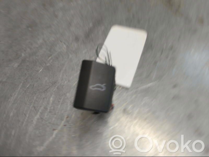 Skoda Superb B6 (3T) Tailgate/boot open switch button 
