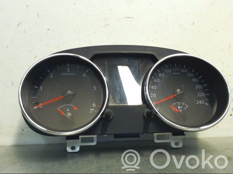 Nissan Qashqai+2 Geschwindigkeitsmesser Cockpit