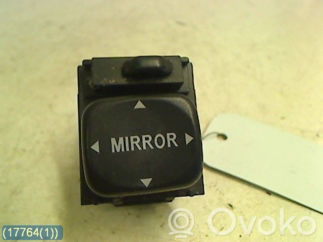 Toyota Yaris Wing mirror switch 