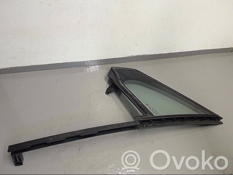 Peugeot 208 I Ventanilla de ventilación de la puerta delantera cuatro puertas
