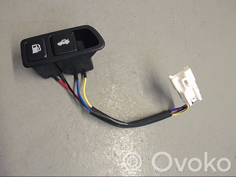 KIA Optima Tailgate/boot open switch button 