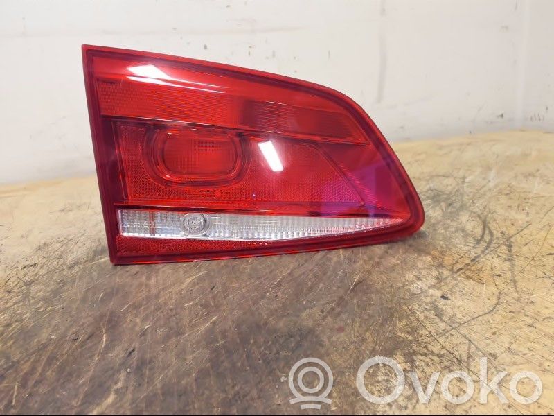 Volkswagen PASSAT B7 Lampă spate în capacul portbagajului 