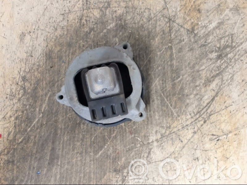BMW 5 G30 G31 G38 Engine mounting bracket 