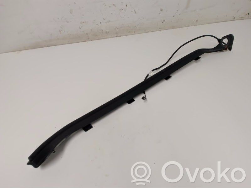 Volkswagen Touareg II Rivestimento portellone 