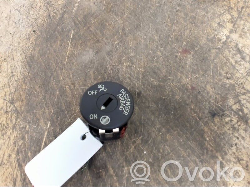 BMW 5 G30 G31 G38 Comutator pornit/oprit airbag pasager 