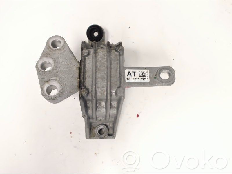 Engine mounting bracket   13227712,13227712