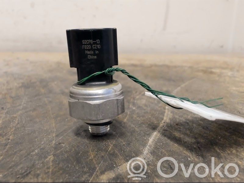 Air conditioning (A/C) pressure sensor   92CP813,F820CZ10