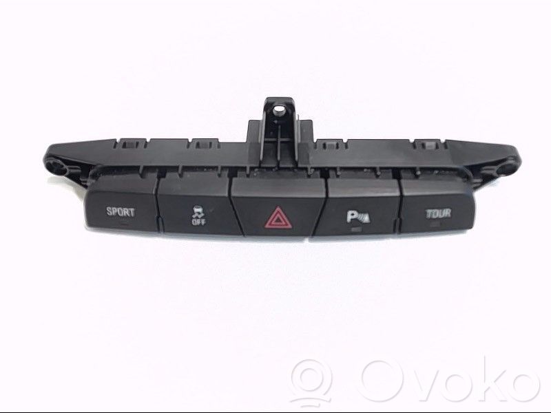 Opel Insignia A Botón interruptor de luz de peligro 