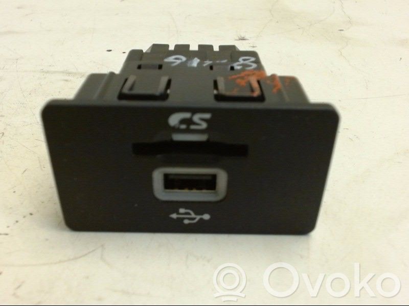 Ford Mondeo MK V USB socket connector 