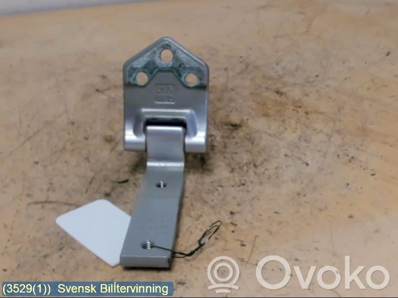 Volkswagen Caddy Rear door upper hinge 