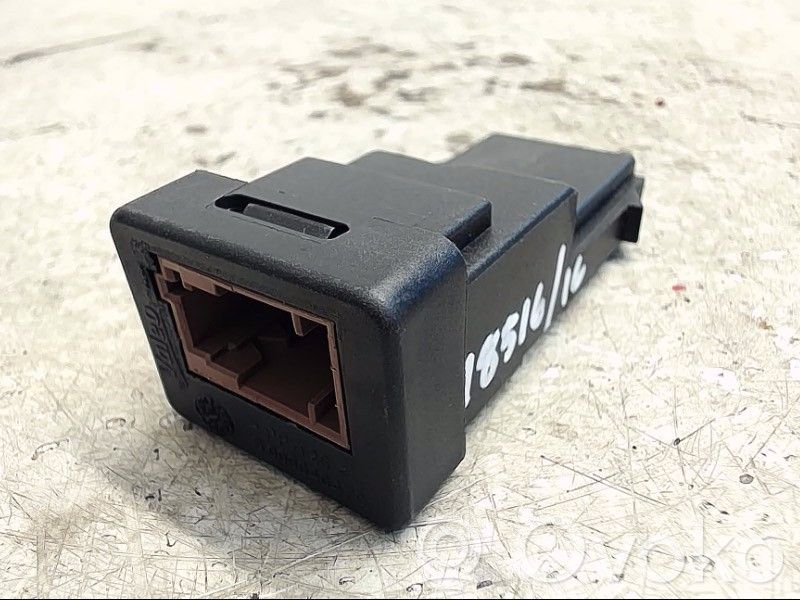 Peugeot 508 Radio antenna 