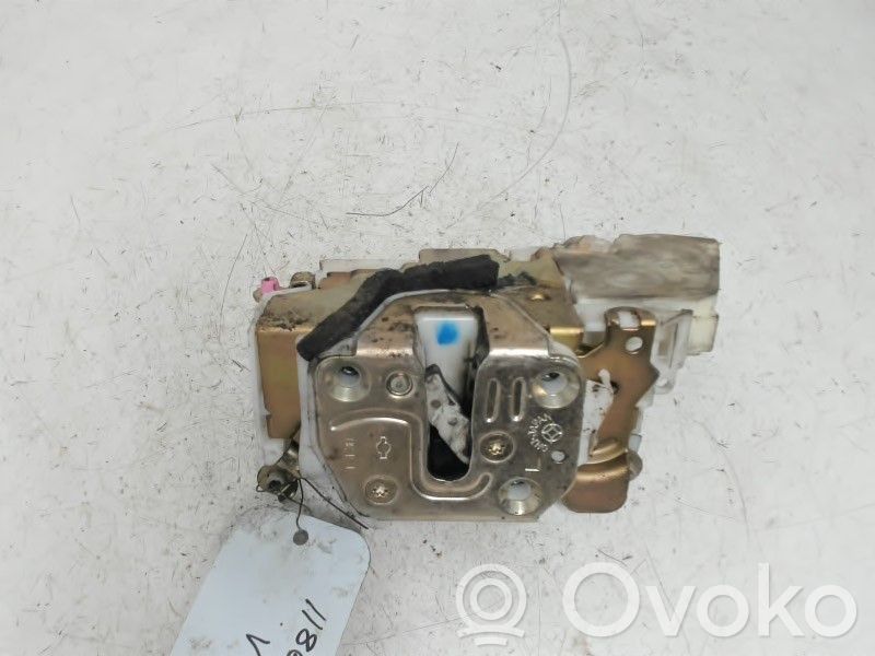 Nissan Navara D22 Etuoven lukko 