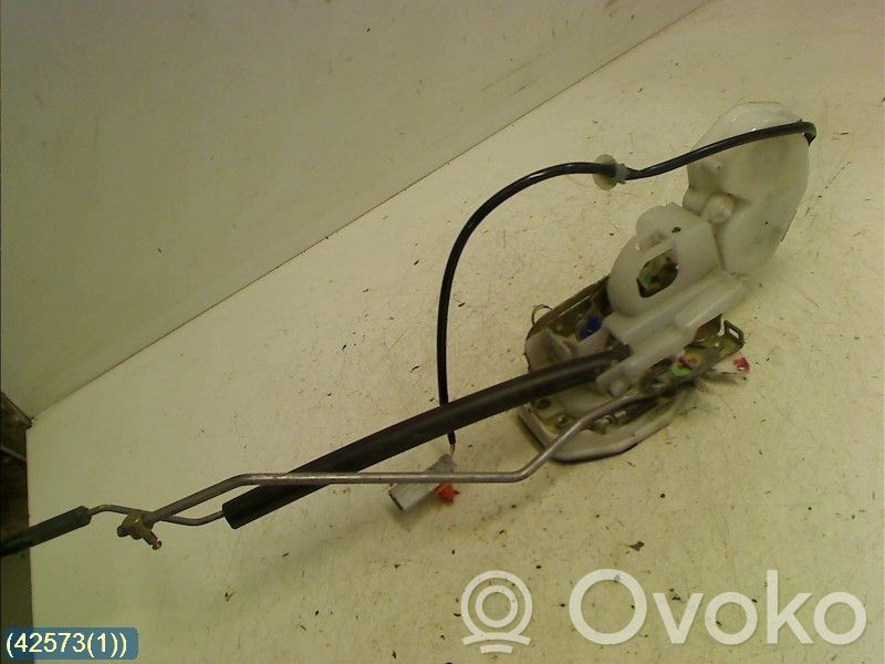 Honda CR-V Front door lock 