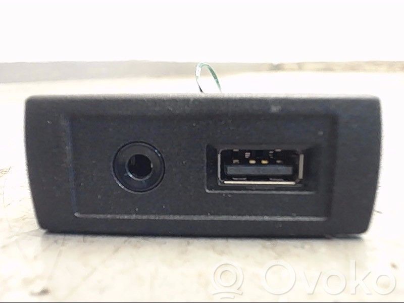 Enchufe conector USB   A4478200087