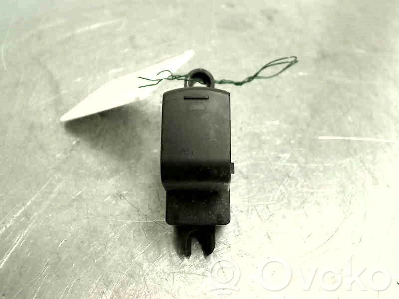 Electric window control switch   83071FG100