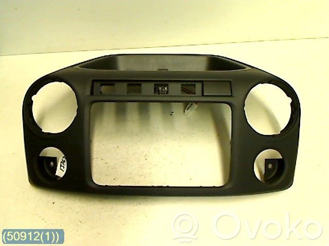 Volkswagen Amarok Moldura de la unidad delantera de radio/GPS 